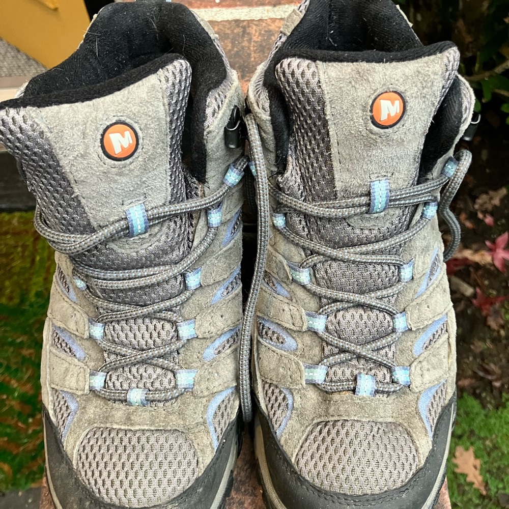 Merrell Women’s Moab 2 Mid Waterproof Hiking Boots